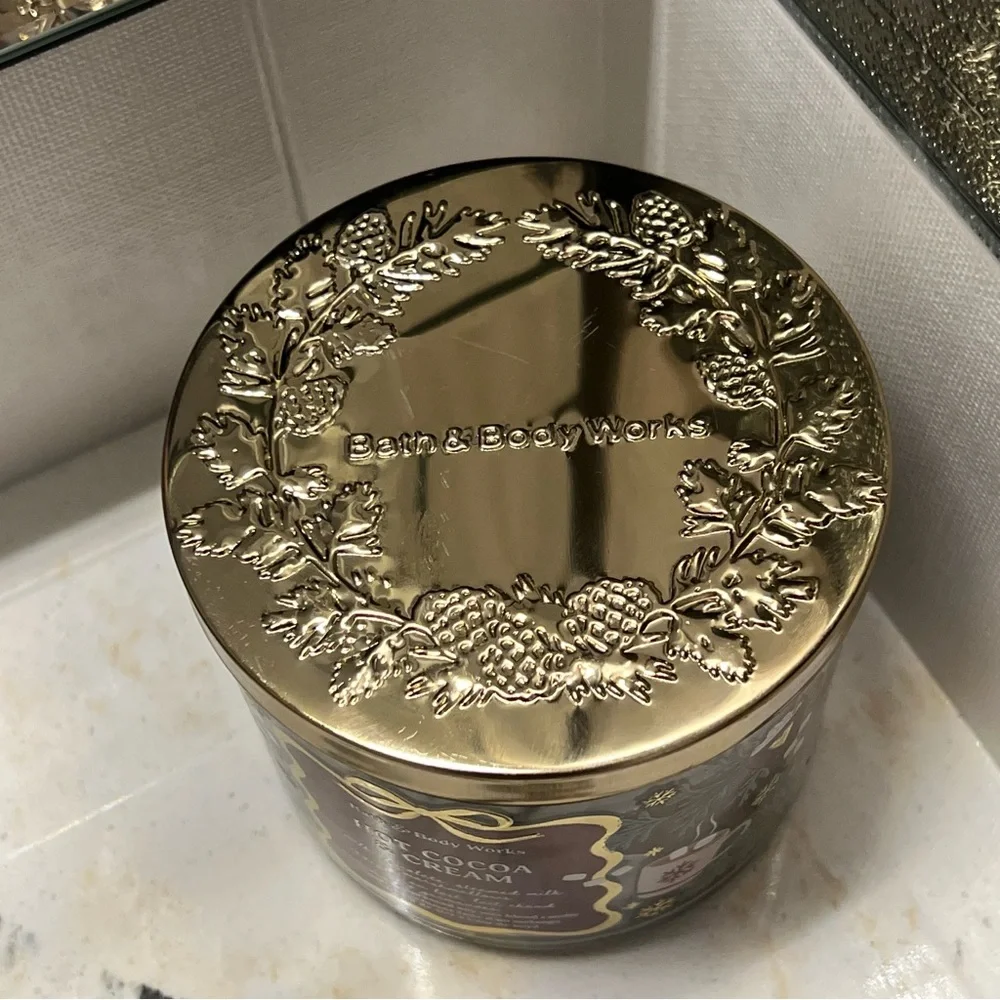 Bath & Body Works 3 Wick Candle - Hot and Cocoa Cream - Picture 3 of 5
